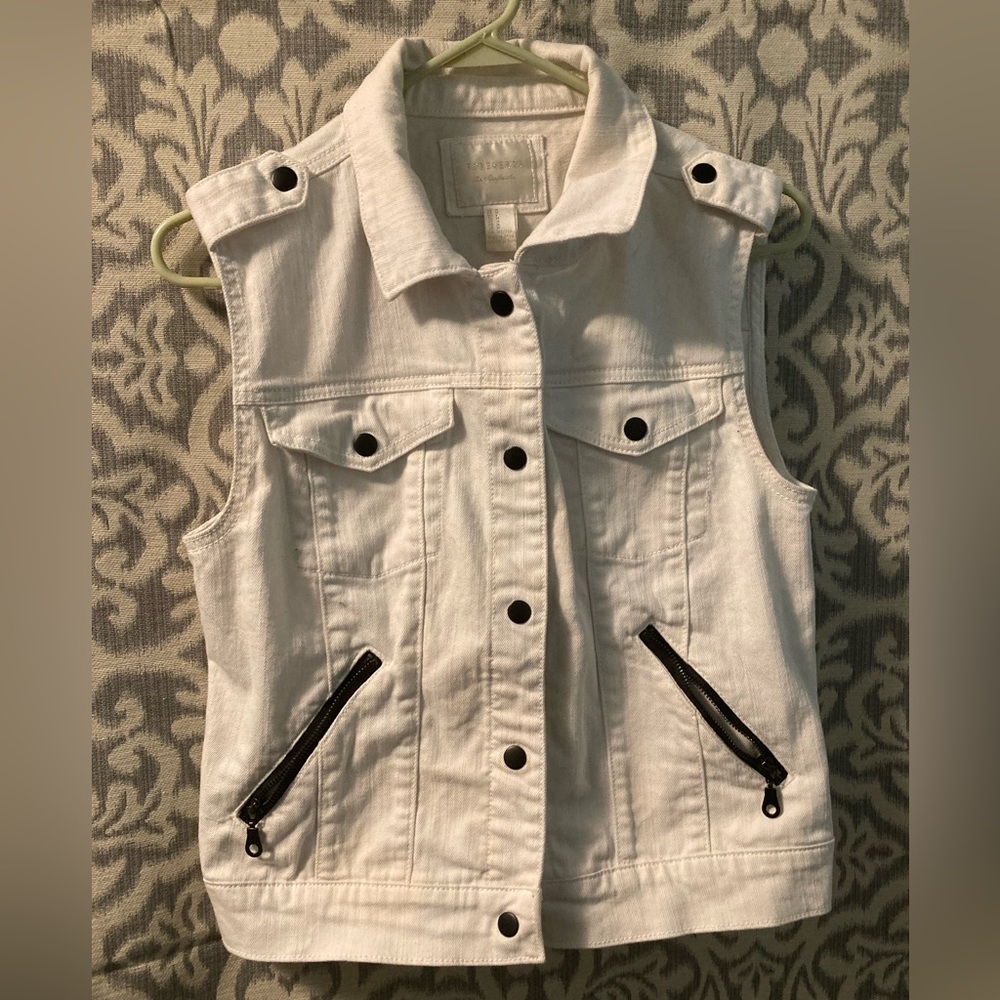 Forever 21 White Denim Vest with Black Details Size M